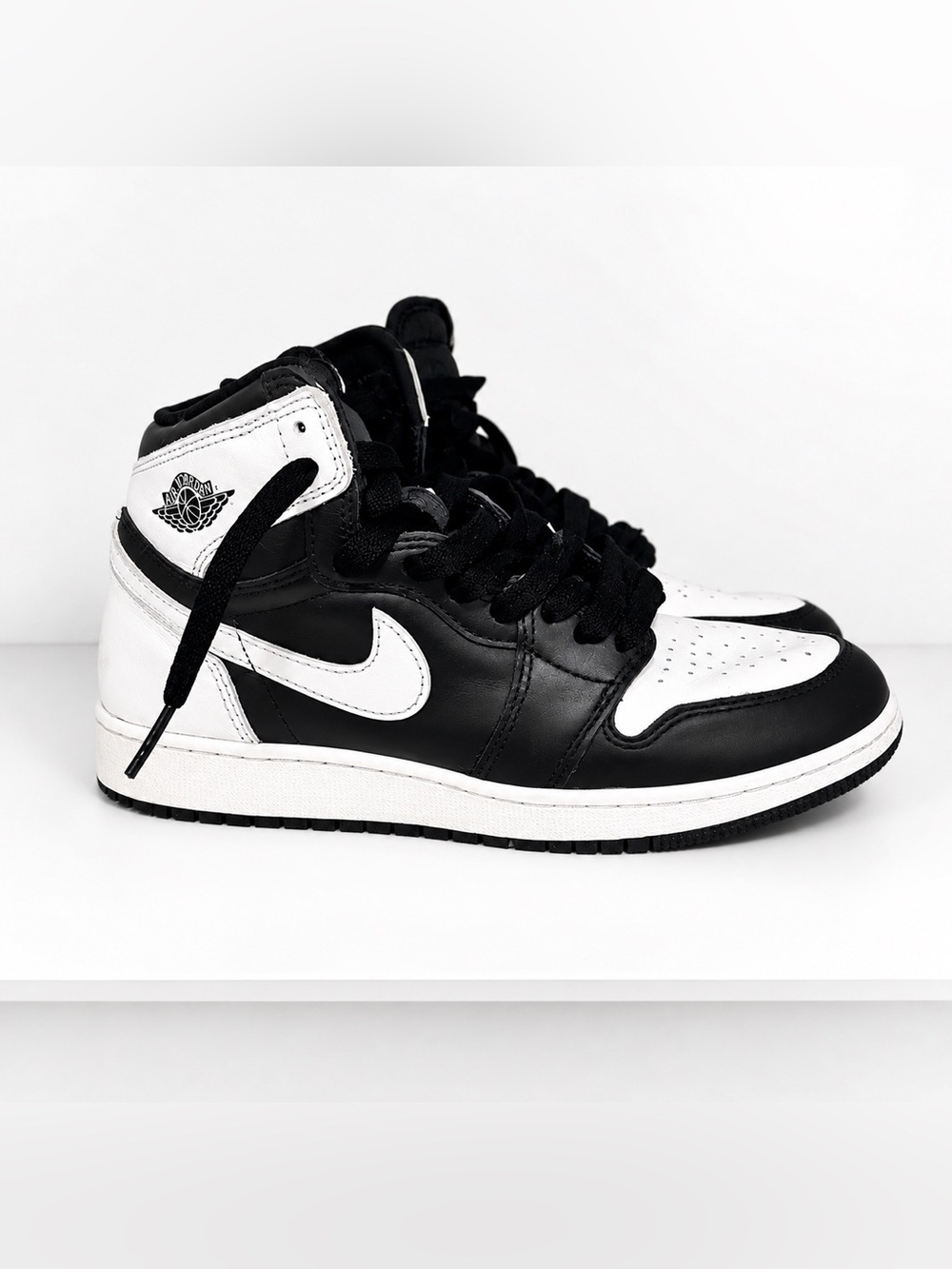 Nike Air Jordan 1 Retro High OG Black White Panda Sneakers 5.5Y Womens 7